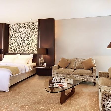 Grand Delta Hotel Medan Buitenkant foto