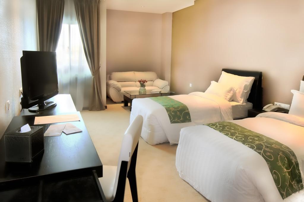 Grand Delta Hotel Medan Buitenkant foto