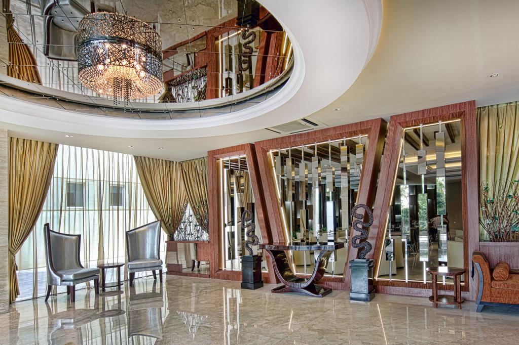 Grand Delta Hotel Medan Buitenkant foto