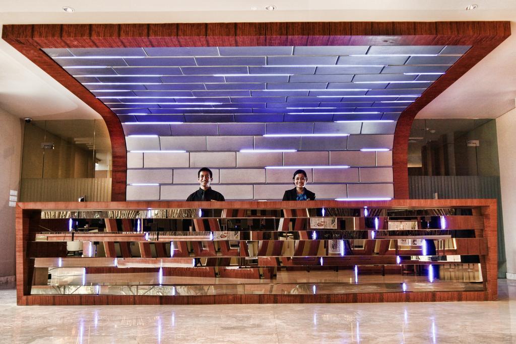 Grand Delta Hotel Medan Buitenkant foto