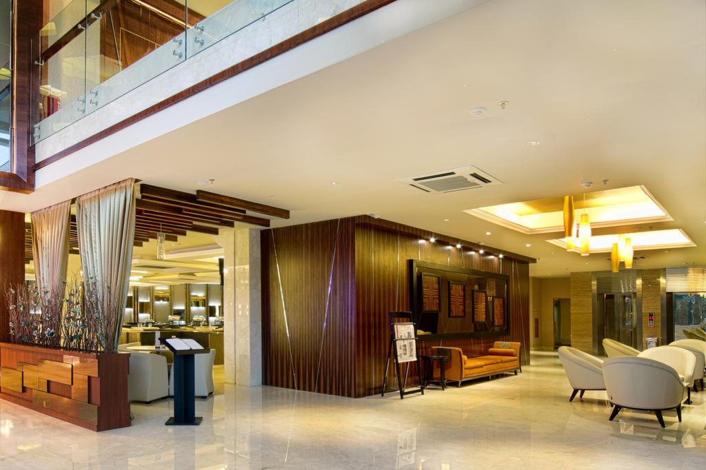 Grand Delta Hotel Medan Buitenkant foto