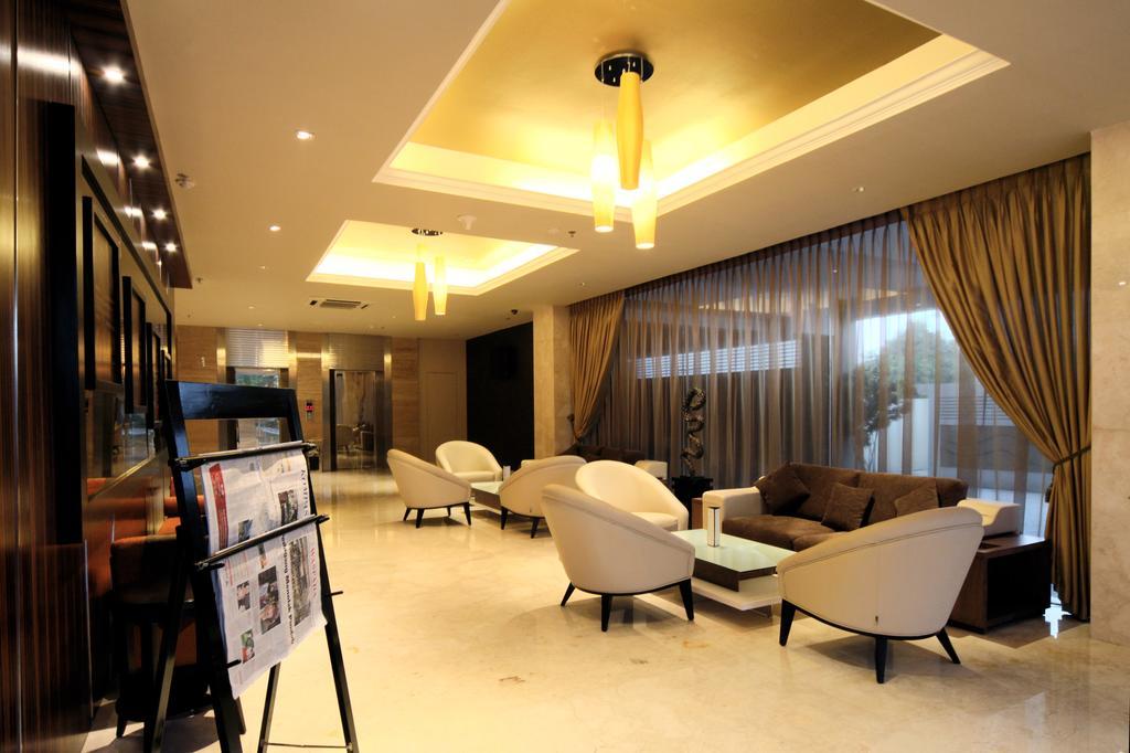 Grand Delta Hotel Medan Buitenkant foto