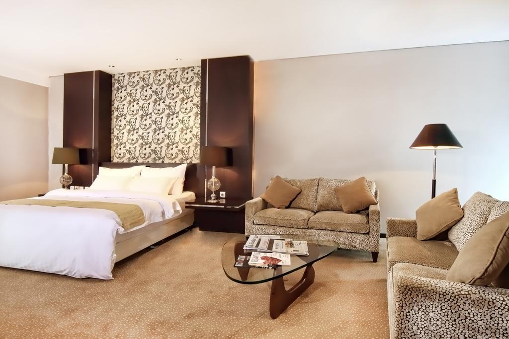 Grand Delta Hotel Medan Buitenkant foto