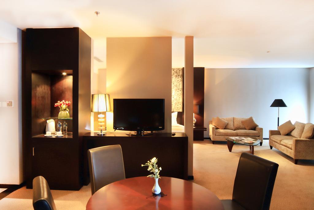 Grand Delta Hotel Medan Buitenkant foto